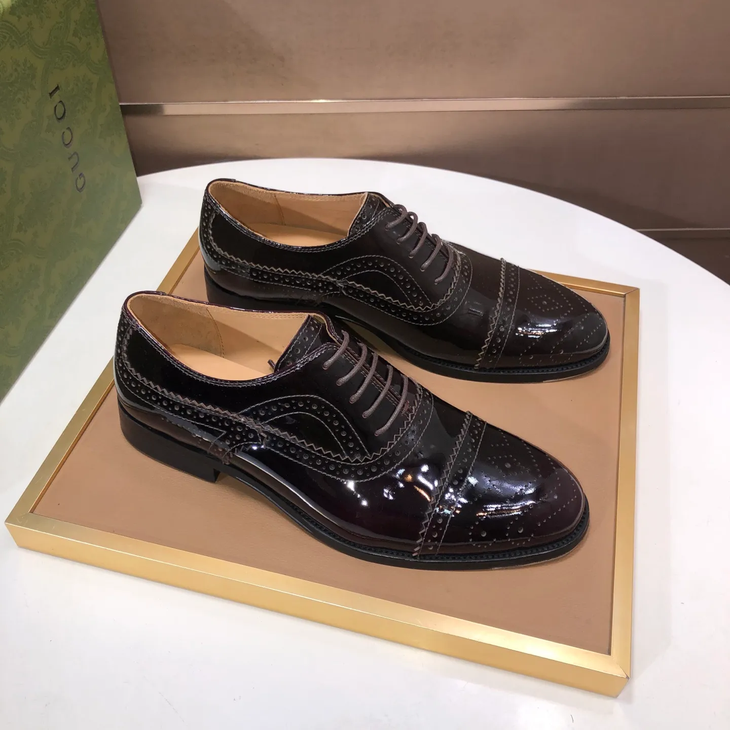 Men's shoes 💰660💰 Brand: GUCCI (Gucci) Standard code: Men's size 38/44 (45/46 can be customized) Grade: Same as the official website Original quality Material: Original cowhide Water-dyed cowhide lining Original rubber outsole Style category: Men's fashionable casual leather shoes Distinguished big-name luxury elements top luxury Color: Actual picture